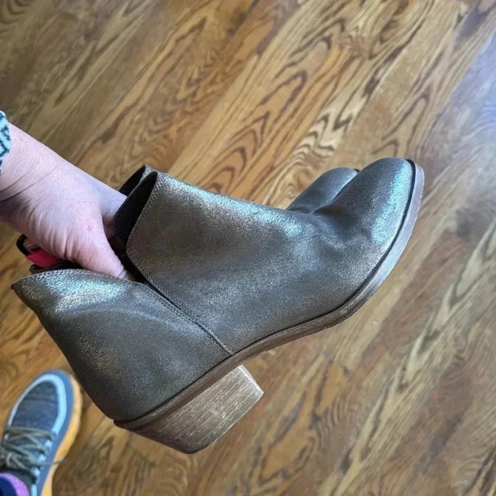 Sparkling golden brown booties size 9.5 - Picture 2 of 6